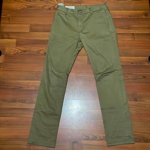 Levi’s Straight, Width:32, Length: 34. Light to medium color Khaki Chino